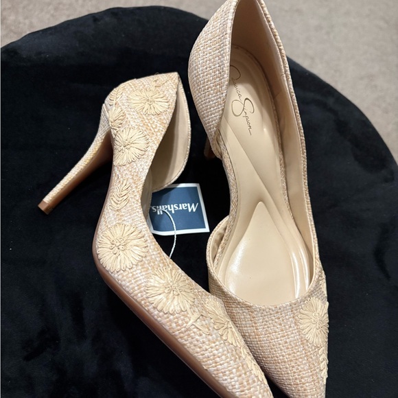 Jessica Simpson Cream Heels Elegant Versatile. Textured Embroidered Heels - Picture 3 of 11